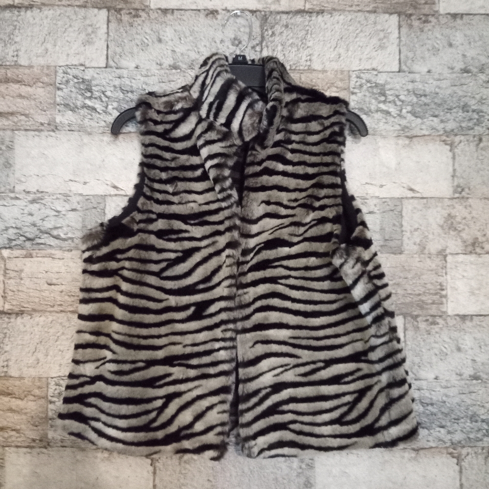 Outdoor edition faux fur vest